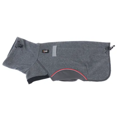 Grauer Hundemantel mit verstellbarem Kragen, reflektierenden Details und seitlicher Tasche. Markenlogo sichtbar.