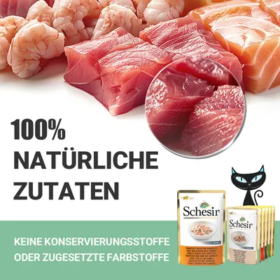 100% natürliche Zutaten. Keine Konservierungsstoffe oder zugesetzte Farbstoffe. Schesir Katzenfutter mit Thunfisch und Garnelen, mehrere Packungen sichtbar.
