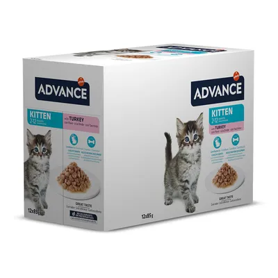 Опаковка Advance Kitten 2–12 months with Turkey, 12×85 г. Изображение на коте и купичка с хапки. Видим текст: GREAT TASTE, NO COLORANTS OR PRESERVATIVES.