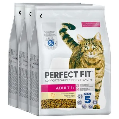 Perfect Fit Adult 1+ kattenvoer, rijk aan kip, zichtbaar op drie zakken. Tekst: supports whole body health, total 5, made with high quality protein, vitaliteit & behendigheid.