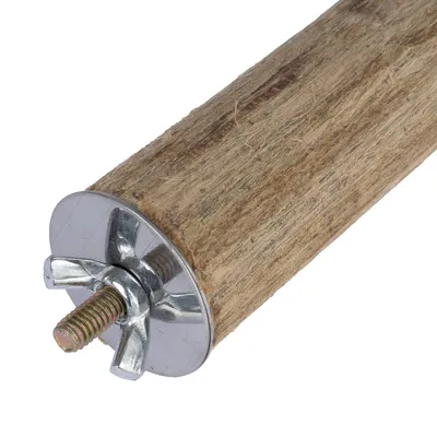 Perchoir en bois avec fixation métallique à vis et écrou papillon visible à une extrémité.