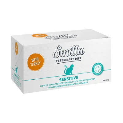 Упаковка Smilla Veterinary Diet Sensitive with Turkey для кошек, 8×100 г. Видны надписи: SENSITIVE, WITH TURKEY, DEVELOPED WITH VETERINARIANS.