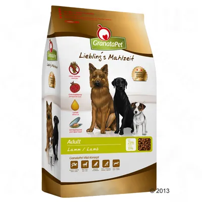 GranataPet Lieblings Mahlzeit Adult Lamm/Lamb, sacco di crocchette per cani con illustrazioni di tre cani, testo: 23% proteine, 13% grassi, ingredienti visibili e simboli informativi.