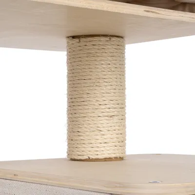 Columna rascadora de sisal claro, fijada entre dos placas de madera.