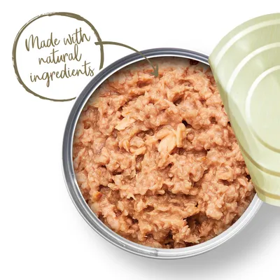Lata abierta con comida triturada, texto: Made with natural ingredients.