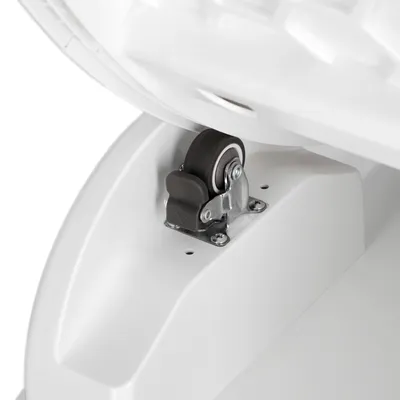 Detailaufnahme einer montierten Rolle an einem weissen Kunststoffgehäuse, geeignet für Mobilität oder Bewegung des Produkts.