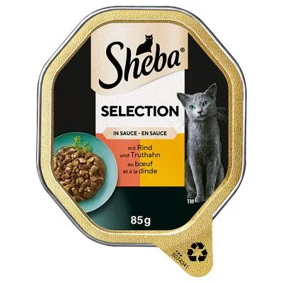 Sheba Selection in saus, mit Rind und Truthahn, 85g. Afbeelding van natvoer op een bord en een grijze kat zichtbaar op de verpakking.