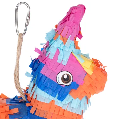 Tête de piñata multicolore en papier avec mousqueton métallique et corde visibles pour suspension. Aucun texte ou marque apparente.