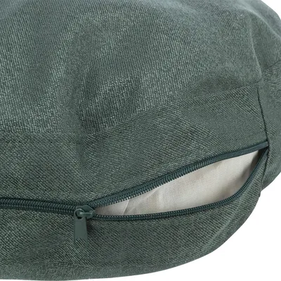 Detailaufnahme eines grünen Stoffbezugs mit Reißverschluss, der eine weiße Innenfüllung zeigt.