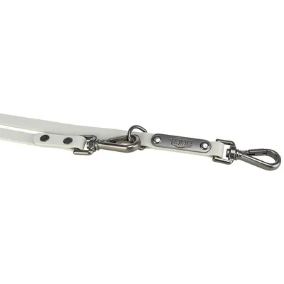 Weiße Hundeleine mit Metallkarabinern und Trixie-Logo auf Metallplatte.