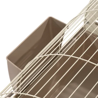 Vue détaillée d’un récipient en plastique marron avec grille métallique blanche, partie d’une cage ou d’un enclos.