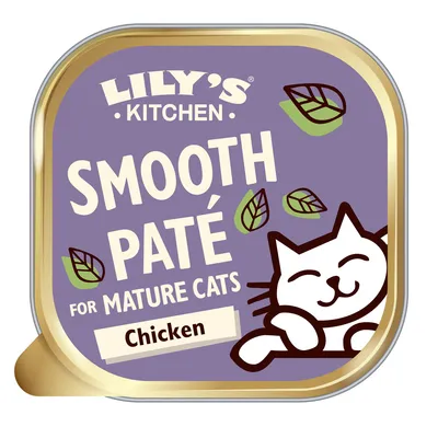 Lily's Kitchen Smooth Paté for Mature Cats Chicken -teksti, violetti tausta, piirros hymyilevästä kissasta ja lehtiä. Kananmakuinen kissan märkäruoka aikuisille.