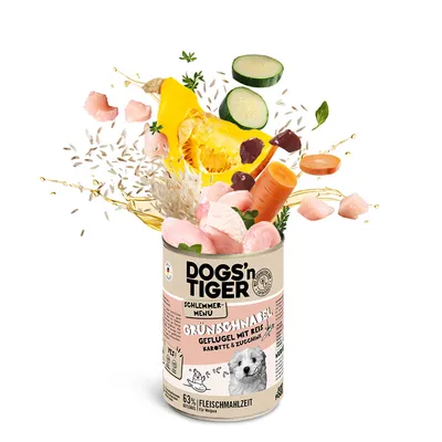 Dogs'n Tiger Schlemmer-Menü Grünschnabel: Geflügel mit Reis, Karotte & Zucchini. 63% Fleischmahlzeit für Welpen. Zutaten sichtbar: Kürbis, Zucchini, Karotten, Reis und Geflügel.