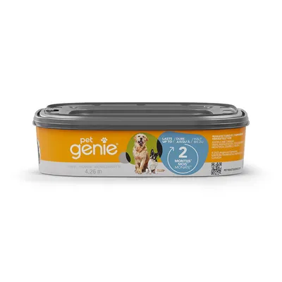 Pet Genie navulcassette, gaat tot 2 maanden mee, lengte 4,26 m. Een hond en een kat zijn afgebeeld. Fabrikantinformatie zichtbaar op de verpakking.