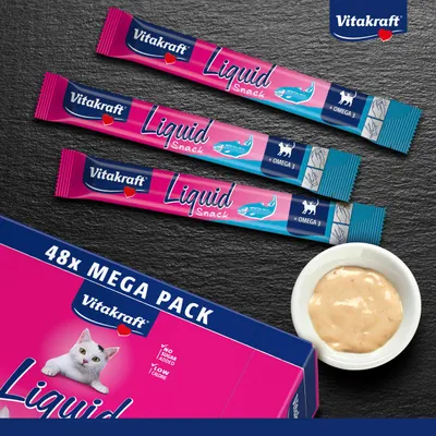 Vitakraft Liquid Snack, 48x Mega Pack, med Omega 3, uden tilsat sukker, kalorielet. Tre enkeltstænger og skål med creme synlig. Vitakraft Liquid Snack, 48x Mega Pack, med Omega 3, uden tilsat sukker, kalorielet. Tre enkeltstænger og skål med creme synlig.