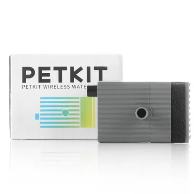 PETKIT Wireless Water Pump, šedé zařízení s obalem v pozadí.