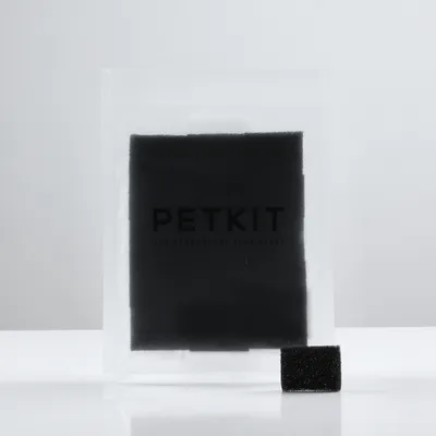 PETKIT Filtermatte in schwarzer Farbe, Verpackung mit sichtbarem Logo und Text 'The Technology That Cares'.