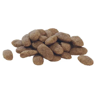 Купчина кафяви гранули суха храна с овална форма, без видима опаковка или маркировка.