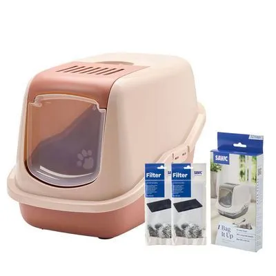 Kattenbak met klep, zichtbaar merk Savic. Inclusief twee filters en verpakking 'Bag It Up' voor kattenbakzakken. Materialen: plastic. Alle producten zijn afgebeeld naast elkaar.