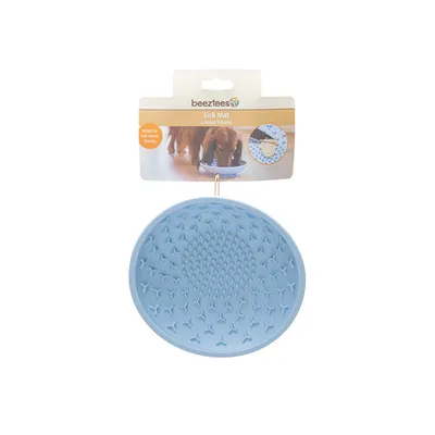 Beeztees Lick Mat, blaue Schleckmatte für langsames Fressen. Verpackung zeigt Hund beim Gebrauch und Produktdetails.