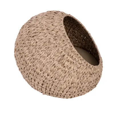 Niche ronde en corde tressée avec ouverture sur le devant et coussin intérieur visible, matériau aspect naturel.