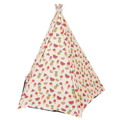 Tente tipi pour animaux avec armature en bois et toile imprimée de motifs pastèque, ananas et glaces. Ouverture visible sur le côté.