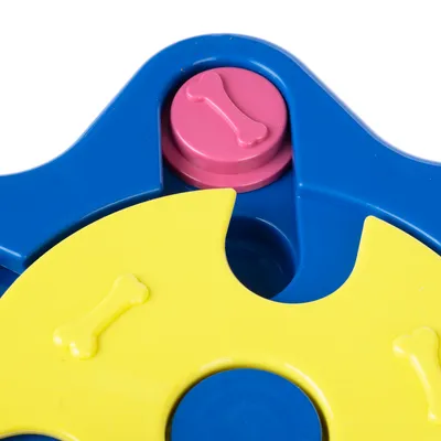 Giocattolo in plastica con elementi gialli e blu e dettagli rosa a forma di osso. Design interattivo per movimento o gioco.