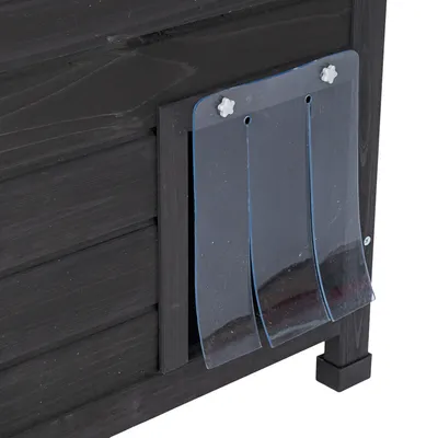 Detailansicht einer transparenten Kunststofftür mit drei flexiblen Lamellen, montiert an einem schwarzen Holzrahmen.