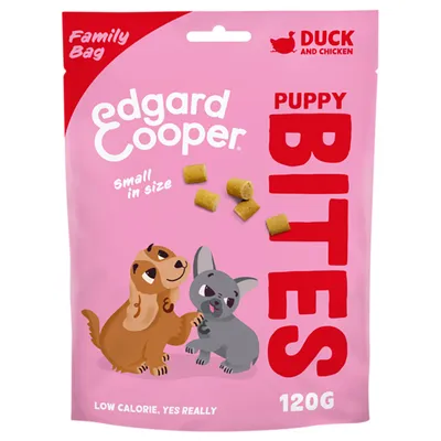 Edgard Cooper Puppy Bites Family Bag, eend en kip, small in size, 120g. Tekst: low calorie, yes really. Roze verpakking met illustraties van twee honden en brokjes.