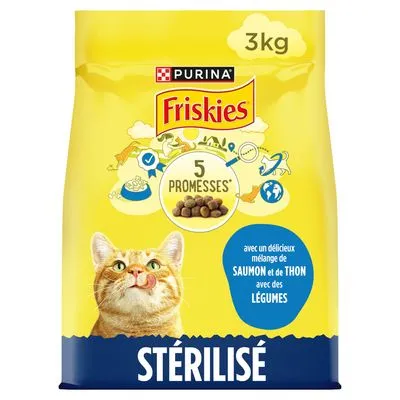 Purina Friskies Sterilised kattenvoer, 3 kg. Tekst: 5 Promesses, met een heerlijke mix van zalm en tonijn met groenten. Verpakking toont afbeelding van een kat.