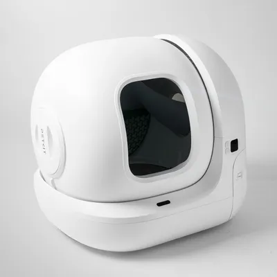 Bílý automatický čisticí systém na kočičí stelivo se sledovacím okénkem a logem PETKIT. Moderní design, vhodný do interiéru.