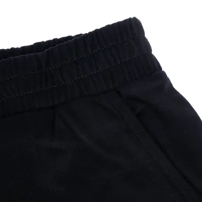 Primo piano di una fascia elastica nera con tasca laterale, materiale in tessuto.