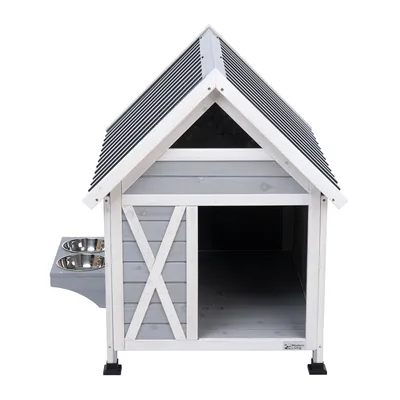 Gråt træhundehus med saddeltag, sidefastgjorte dobbelte foderskåle i rustfrit stål. Mærke: Modern Living.