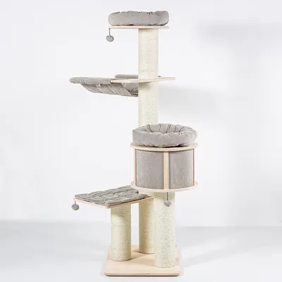 Kratzbaum mit mehreren Ebenen, Sisalstämmen und gepolsterten Liegeflächen in Grau. Inklusive Spielzeuganhänger und geschlossener Höhle.