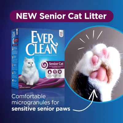 Ever Clean Senior Cat kattsand 10L, för katter 7+ år. Text: Comfortable microgranules for sensitive senior paws. Bild på katt och närbild av tass.