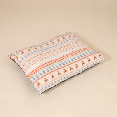 TIAKI Kuschelkissen mit nordischem Wintermuster