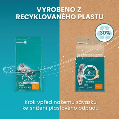 PURINA ONE Bifensis Adult. Vyrobené z recyklovaného plastu, 30 %. Krok vpred nášmu záväzku ke zníženiu plastového odpadu. Text v češtine.