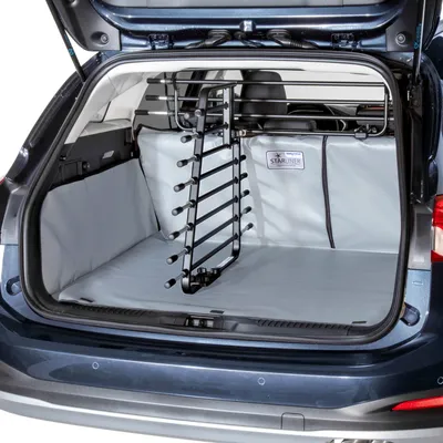 Starliner Kofferraumauskleidung mit Schutzmatte und Metallgitter für sichere Tiertransporte im Auto.