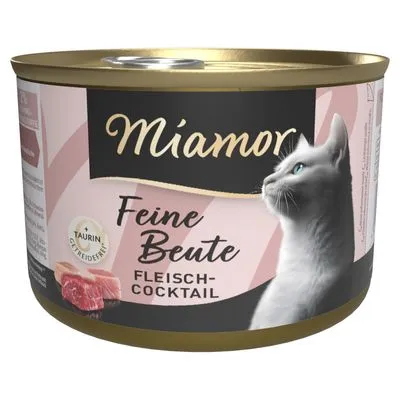 Miamor Feine Beute Fleisch-Cocktail kattenvoer, tekst: met taurine, graanvrij. Afbeelding van stukjes vlees en een grijze kat op het blik.