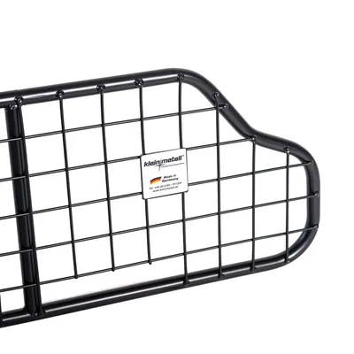 Schwarzes Metallgitter von Kleinmetall mit Schild: Made in Germany, Tel. +49 6173-911920, www.kleinmetall.de.