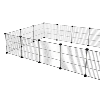 Recinto de metal negro con paredes de rejilla, forma rectangular, adecuado para delimitar áreas. Elementos de unión visibles en las esquinas.