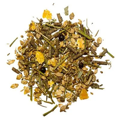 Mix van gedroogde grasstengels, korrels, vlokken en zaden op witte achtergrond, zonder zichtbare merknaam of verpakking.