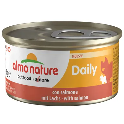 Konzerva almo nature Daily mousse s lososem, text: pet food + amore, con salmone, mit Lachs, with salmon. Objem 85 g.