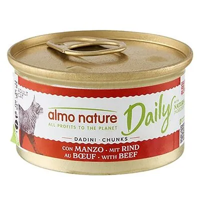 almo nature Daily kattenvoer, Dadini Chunks, met rund. Tekst: all profits to the planet, adult cat, natural ingredients. Blik met afbeelding van kat.
