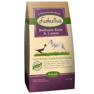 Lukullus Barbarie-Ente & Lamm Adult koiranruoka, 1,5 kg. Pakkauksessa tekstiä saksaksi ja englanniksi sekä kuvat ankanpoikasesta ja lampaasta. Premium food for dogs.