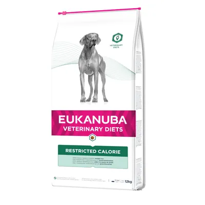 Sac de croquettes Eukanuba Veterinary Diets Restricted Calorie, 12 kg, avec image d’un chien et texte visible sur le soutien diététique à la perte de poids en plusieurs langues. Sac de croquettes Eukanuba Veterinary Diets Restricted Calorie, 12 kg, avec image d’un chien et texte visible sur le soutien diététique à la perte de poids en plusieurs langues.