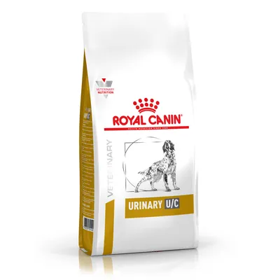 Royal Canin Urinary U/C -koiranruokapakkaus, valkoinen pussi, etiketissä koirakuva ja teksti VETERINARY NUTRITION sekä URINARY U/C. Tuotenimi ja brändi näkyvissä.