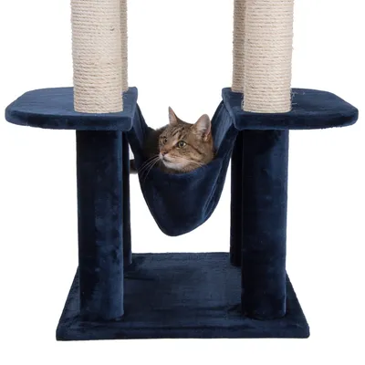 Krabpaal met donkerblauwe pluche bekleding, sisalpalen en hangmat; kat ligt in de hangmat tussen de palen.