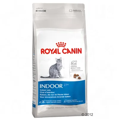Product packaging showing Royal Canin Indoor 27 with odour reduction, moderate energy content and hairball regulation for indoor cats. Text in multiple languages visible.