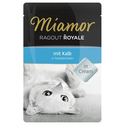 Miamor Ragout Royale vasikkaa tomaattikermassa, Cream. Pakkauksessa makuulla oleva kissa.